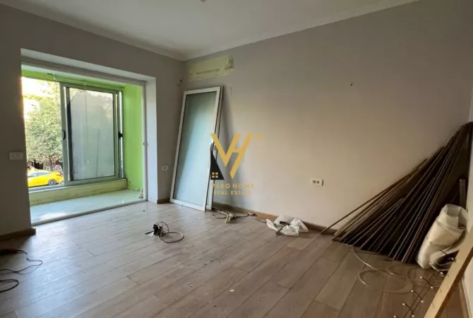 Ambiente Commerciale in Affitto 3+1 a Tirana - 750 Euro