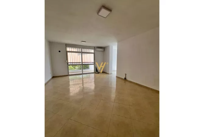 Ambjent biznesi me qera 3+1 ne Tirane - 1,000 Euro