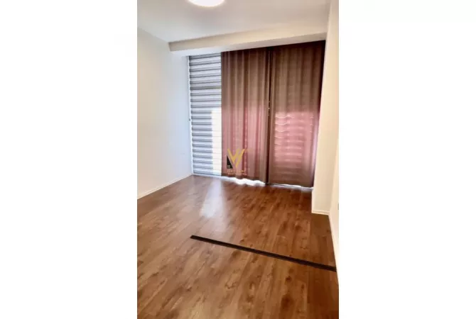 Ambjent biznesi me qera 3+1 ne Tirane - 10,000 Euro