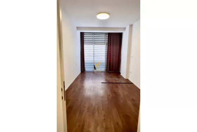 Ambjent biznesi me qera 3+1 ne Tirane - 10,000 Euro
