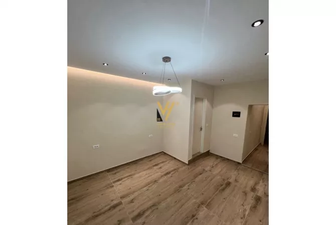 Ambjent biznesi me qera 3+1 ne Tirane - 650 Euro