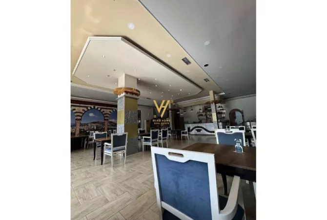 Ambiente Commerciale in Affitto 6+1 a Tirana - 1,500 Euro