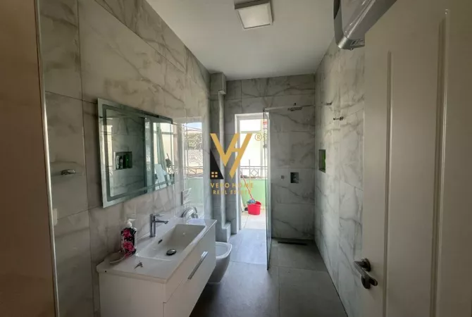 JEPET ZYRE 180 M2 ME QERA SHESHI WILLSON 2.000 EURO