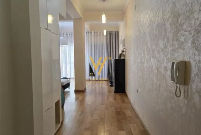 Shtepi ne shitje Apartament ne Tirane, 2+1, Mobilimi E mobiluar, Pagesa 273,000  Euro.