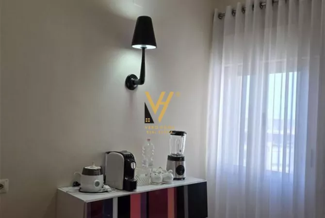 Shtepi ne shitje Apartament ne Tirane, 2+1, Mobilimi E mobiluar, Pagesa 273,000  Euro.