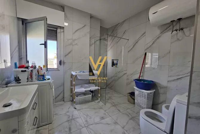 Shtepi ne shitje Apartament ne Tirane, 2+1, Mobilimi E mobiluar, Pagesa 273,000  Euro.