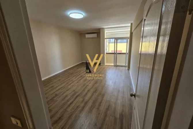 Ambient biznesi me qera 3+1 ne Tirane - 1,300 Euro