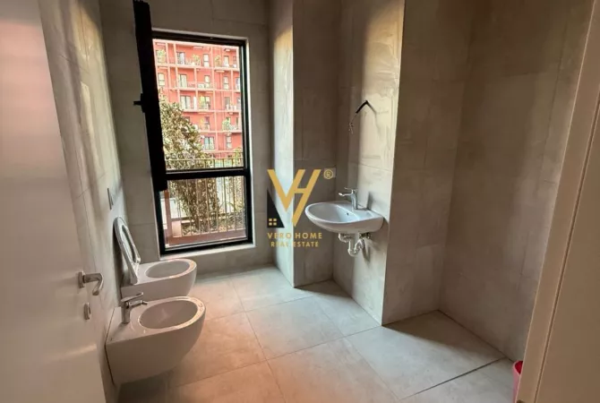 Shtepi ne shitje Apartament ne Tirane, 2+1, Mobilimi Bosh, pa mobiluar, Pagesa 320,000  Euro.