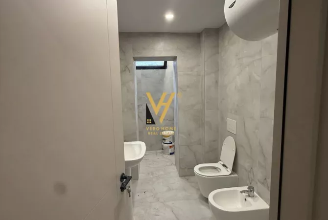 JEPET AMBIENT BIZNESI 80 M2 ME QERA NE BLLOK 1.500 EURO