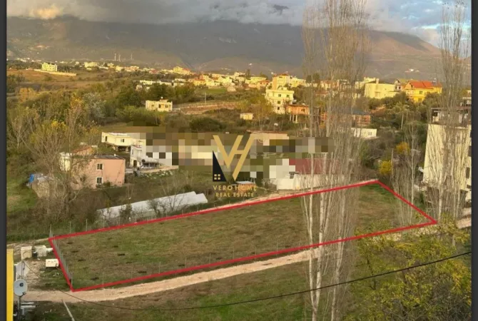 Truall ose Toke  ne Tirane - 700 Euro