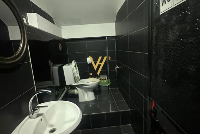 Ambjent biznesi me qera 3+1 ne Tirane - 1,000 Euro