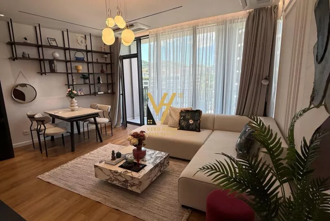 Shtepi me qera 2+1 ne Tirane - 1,900 Euro