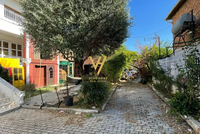 Shtepi me qera 6+1 ne Tirane - 1,500 Euro