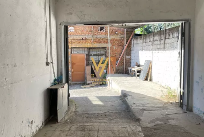 Business Property for Rent 4+1 in Tirana - 1,200 Euro