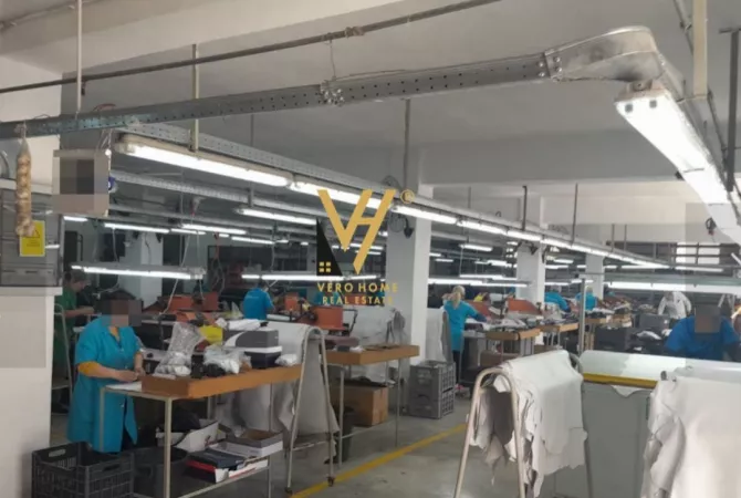 Ambiente Commerciale in Vendita 3+1 a Tirana - 1,500,000 Euro