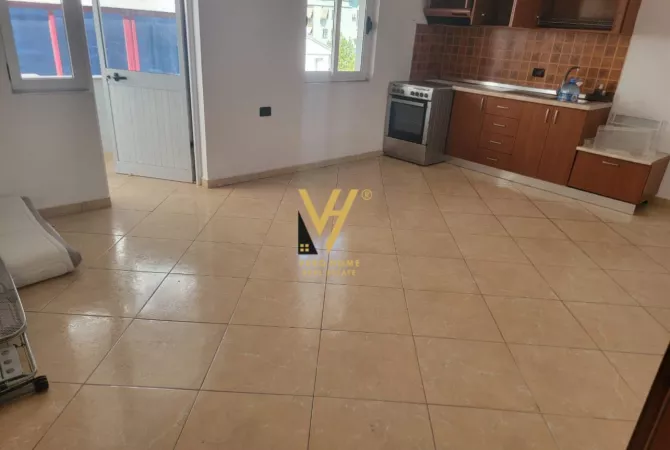 Ambient biznesi me qera 3+1 ne Tirane - 300 Euro