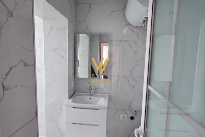 Shtepi ne shitje Apartament ne Tirane, 2+1, Mobilimi Bosh, pa mobiluar, Pagesa 128,000  Euro.