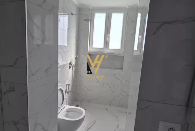 Shtepi ne shitje Apartament ne Tirane, 2+1, Mobilimi Bosh, pa mobiluar, Pagesa 128,000  Euro.