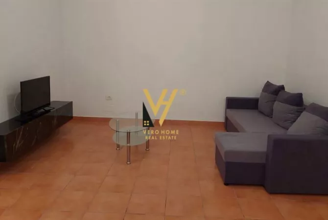 Shtepi me qera 2+1 ne Tirane - 450 Euro