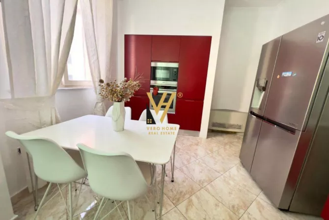 Shtepi me qera Apartament ne Tirane, 3+1, Mobilimi E mobiluar, Pagesa 1,000  Euro.