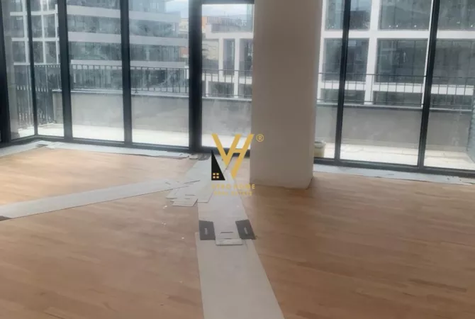 Ambiente Commerciale in Affitto 3+1 a Tirana - 1,850 Euro