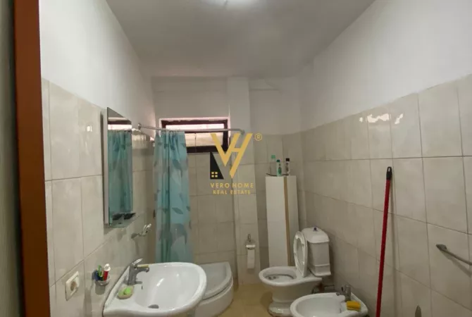 Shtepi ne shitje Apartament ne Tirane, 2+1, Mobilimi E mobiluar, Pagesa 170,000  Euro.