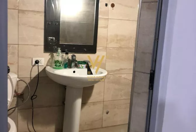 Ambiente Commerciale in Affitto 4+1 a Tirana - 50,000 Leke