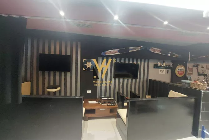 Ambiente Commerciale in Vendita 1+1 a Tirana - 245,000 Euro