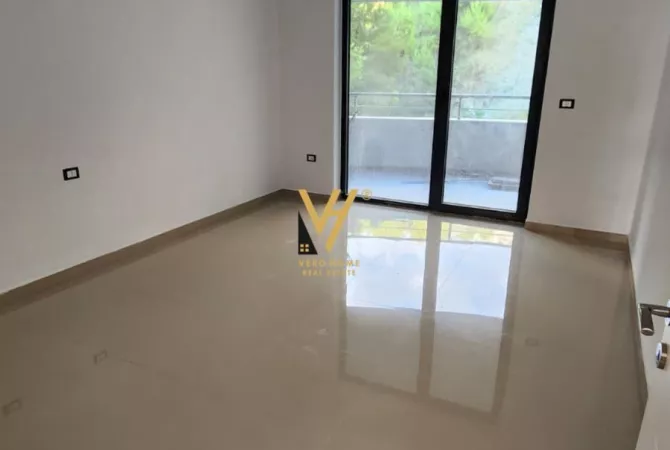 Shtepi ne shitje Apartament ne Durres, 2+1, Mobilimi Bosh, pa mobiluar, Pagesa 285,000  Euro.