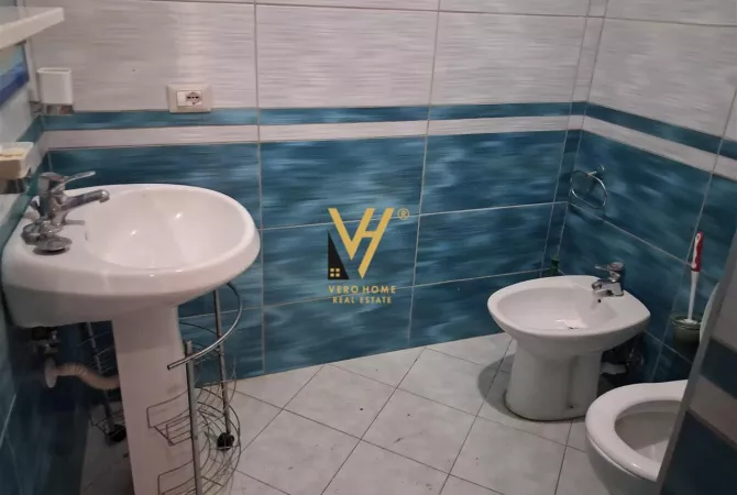 Shtepi ne shitje Apartament ne Tirane, 1+1, Mobilimi E mobiluar, Pagesa 180,000  Euro.