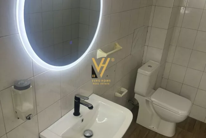 Ambiente Commerciale in Affitto 3+1 a Tirana - 1,500 Euro