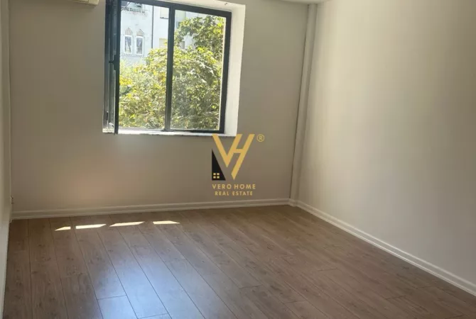 Ambient biznesi me qera 3+1 ne Tirane - 1,500 Euro