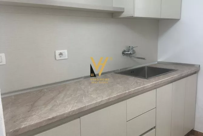 JEPET AMBIENT BIZNESI 119 M2 ME QIRA TE BULEVARDIT ZOGU I, 1.500 EURO