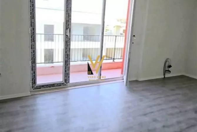 Ambient biznesi me qera 3+1 ne Tirane - 600 Euro