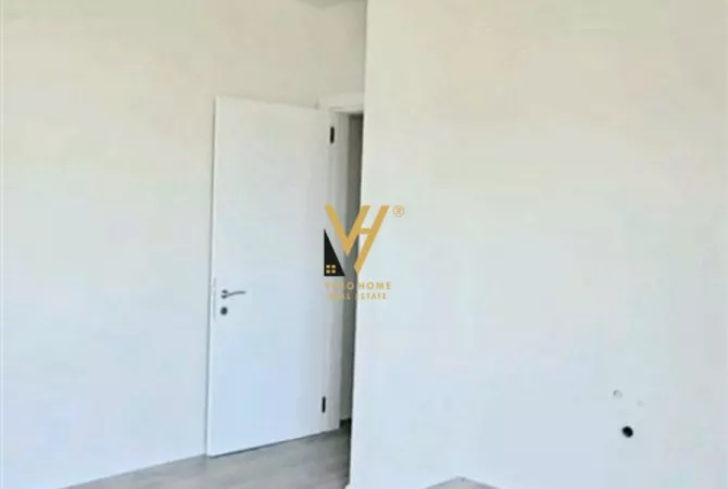 Ambiente Commerciale in Affitto 3+1 a Tirana - 600 Euro