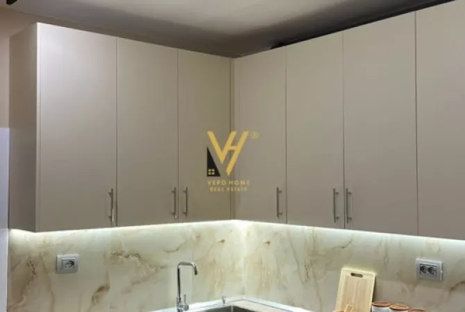 Shtepi me qera Apartament ne Tirane, 2+1, Mobilimi E mobiluar, Pagesa 1,000  Euro.