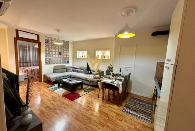 Shtepi me qera 1+1 ne Tirane - 670 Euro