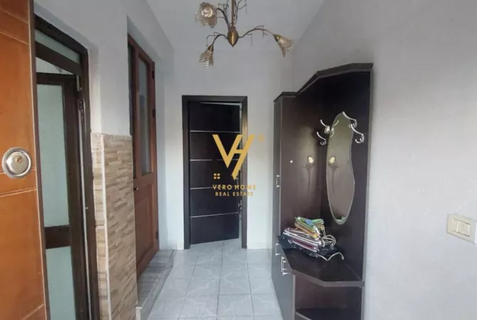 Shtepi me qera 1+1 ne Tirane - 40,000 Leke