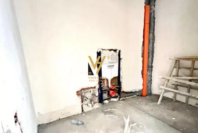 Shtepi ne shitje Apartament ne Tirane, 3+1, Mobilimi Bosh, pa mobiluar, Pagesa 429,000  Euro.