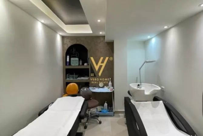 Ambiente Commerciale in Affitto 1+1 a Tirana - 1,800 Euro