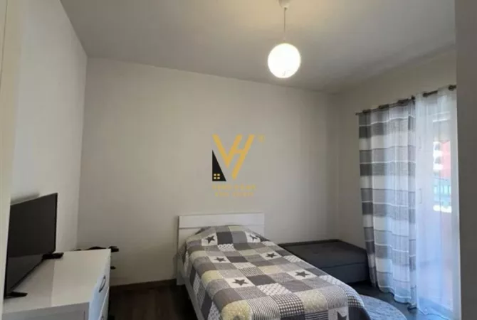 Shtepi ne shitje Apartament ne Tirane, 2+1, Mobilimi E mobiluar, Pagesa 300,000  Euro.