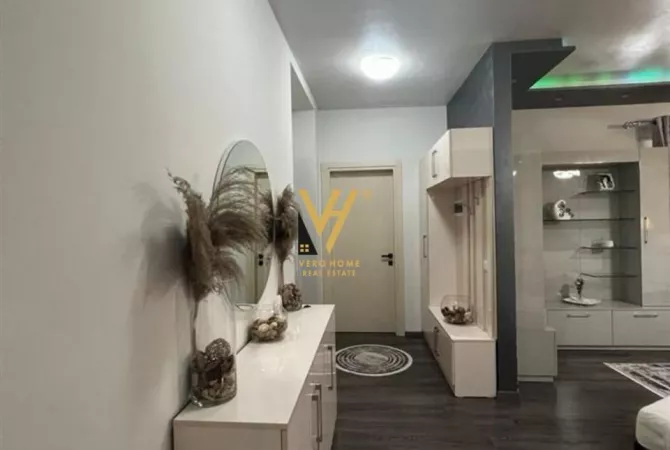 Shtepi ne shitje Apartament ne Tirane, 2+1, Mobilimi E mobiluar, Pagesa 300,000  Euro.