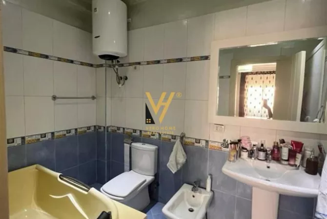 Shtepi ne shitje Apartament ne Tirane, 2+1, Mobilimi E mobiluar, Pagesa 300,000  Euro.