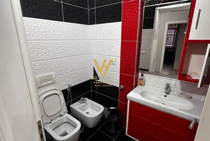 Shtepi me qera Apartament ne Tirane, 3+1, Mobilimi E mobiluar, Pagesa 1,000  Euro.