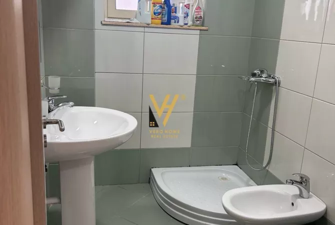 Shtepi me qera Apartament ne Tirane, 2+1, Mobilimi E mobiluar, Pagesa 60,000  Leke.