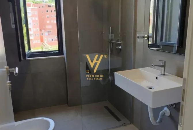 Shtepi ne shitje Apartament ne Tirane, 2+1, Mobilimi E mobiluar, Pagesa 240,000  Euro.