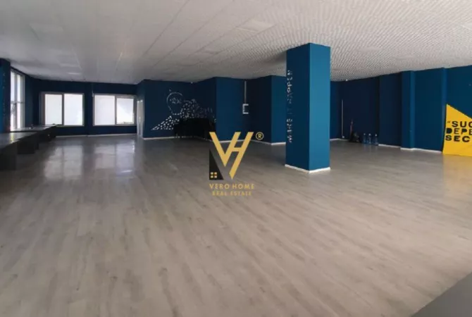 Ambient biznesi me qera 3+1 ne Tirane - 2,500 Euro