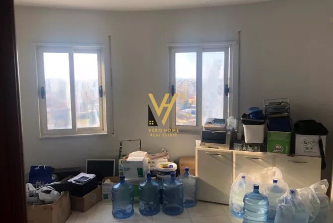Ambient biznesi me qera 3+1 ne Tirane - 600 Euro