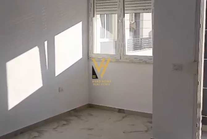 Ambiente Commerciale in Affitto 3+1 a Tirana - 60,000 Leke