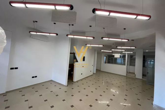 Ambient biznesi me qera 1+1 ne Tirane - 75,000 Leke